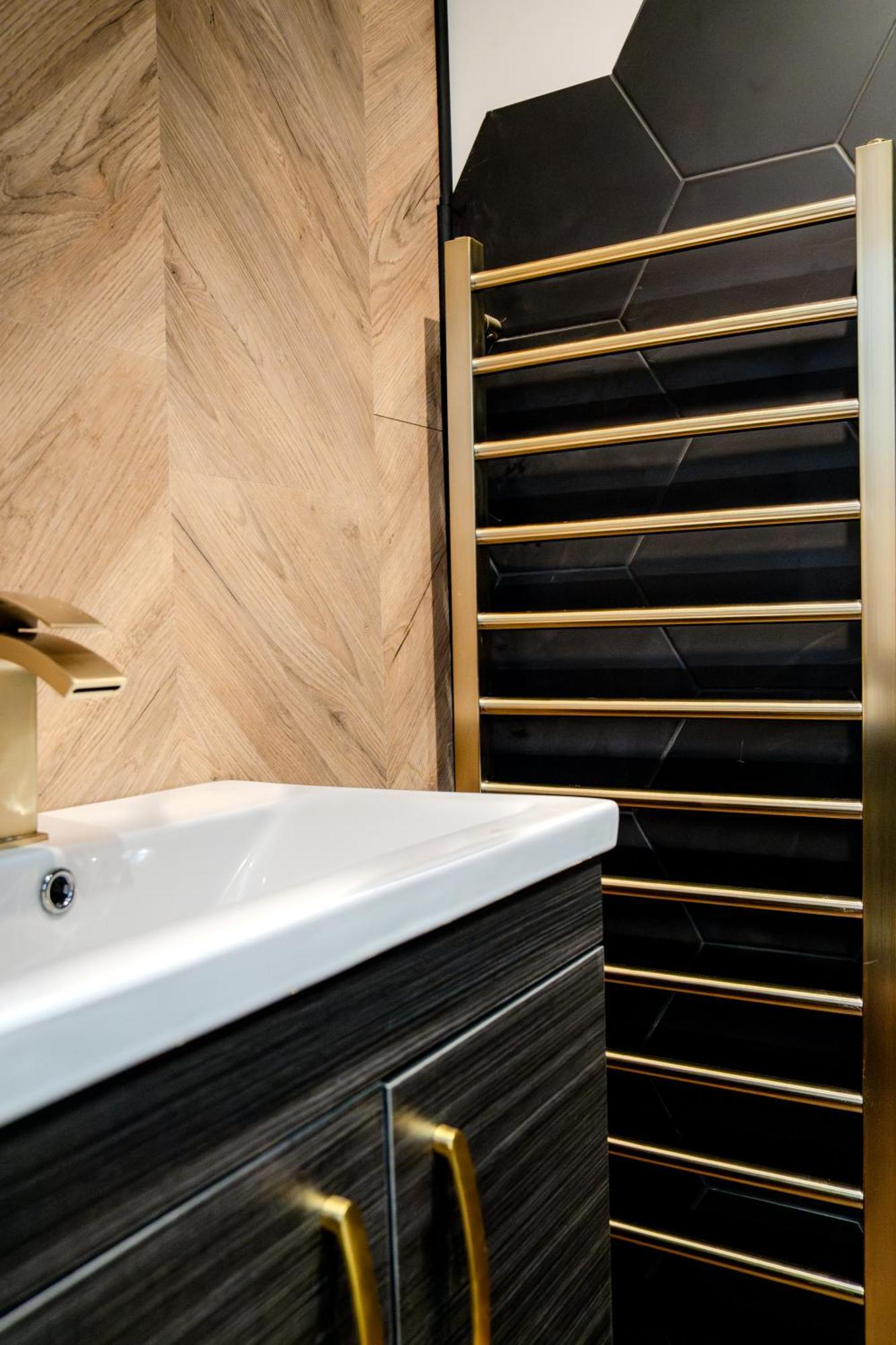 Modern 3Br Home - Private Parking - Tv In Every Bedroom Swansea Zewnętrze zdjęcie