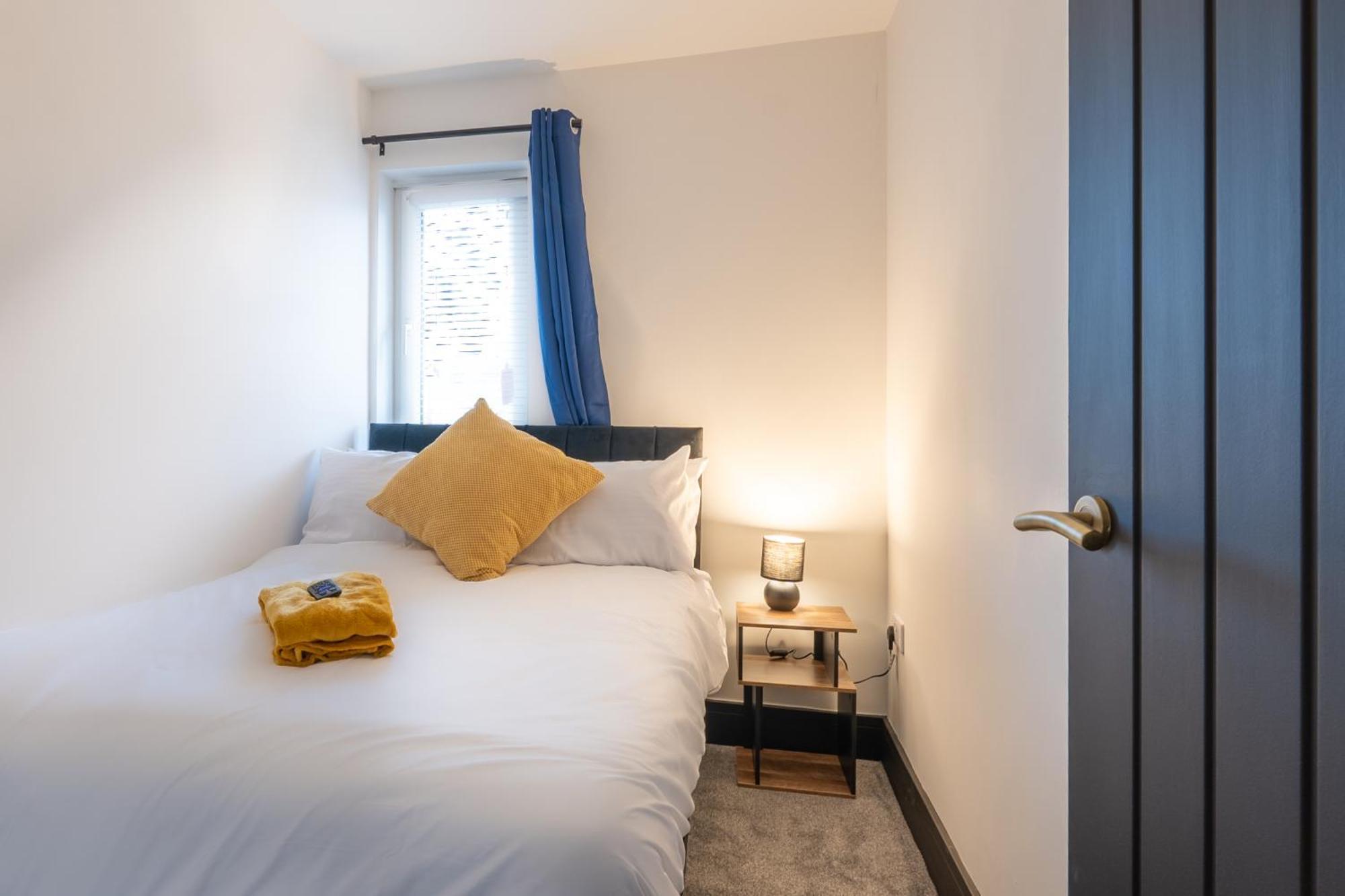 Modern 3Br Home - Private Parking - Tv In Every Bedroom Swansea Zewnętrze zdjęcie