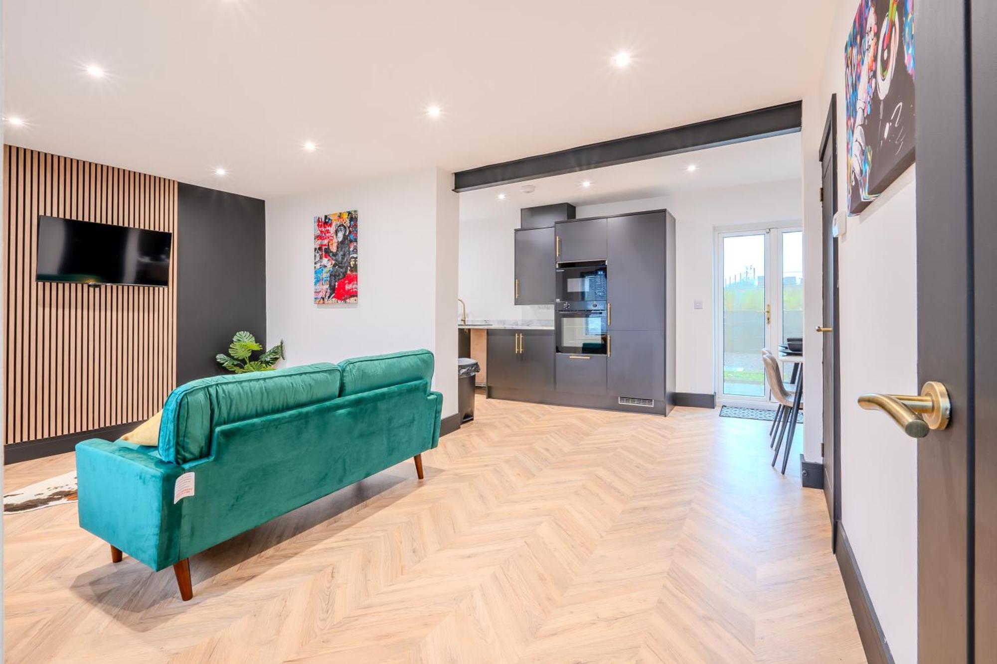 Modern 3Br Home - Private Parking - Tv In Every Bedroom Swansea Zewnętrze zdjęcie